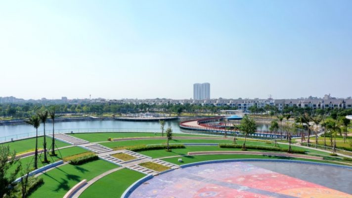 An Vượng Villa nằm ngay cạnh Công viên Thiên Văn học với tâm là Hồ Bách Hợp Thủy rộng 6ha.